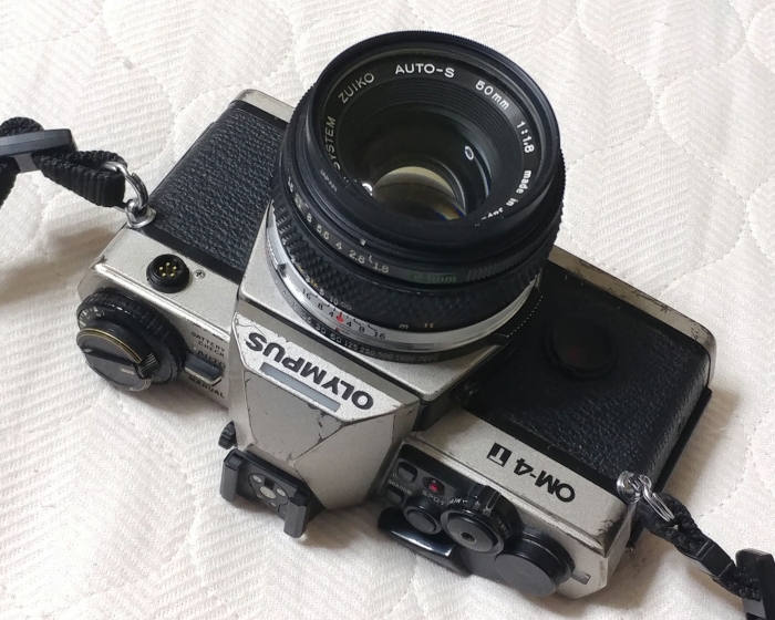 Considering this was a 1000+ camera in the early 2000's, I'm very